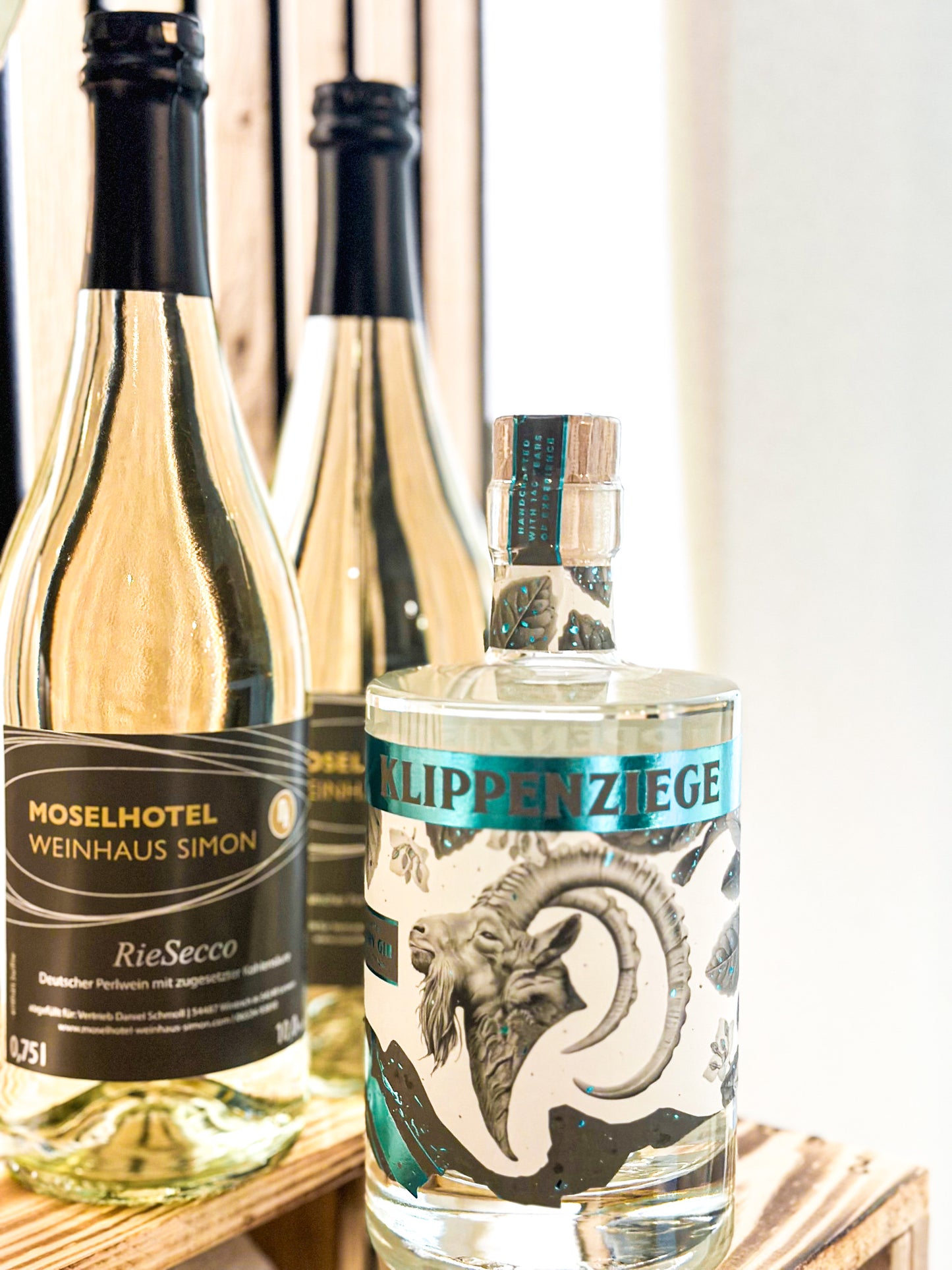 GIN SECCO PAKET I KLIPPENZIEGE Mate Dry Gin 0,5L + 2 RieSecco Dry 0,75L